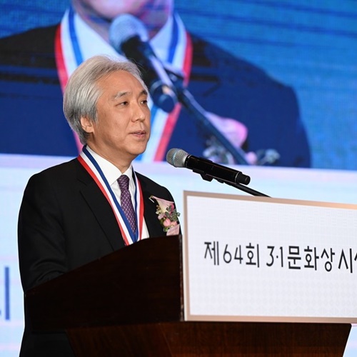 President Kim Daejin Is Awarded the 64th Samil Prize and Donated All Grants