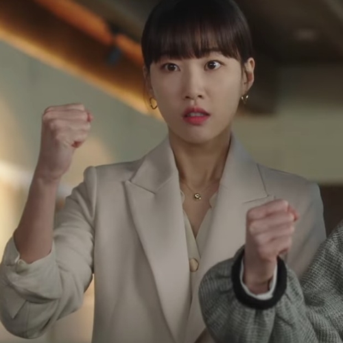 Actress Ha Yoon-kyung Gains Public Attention for Acting in Extraordinary Attorney Woo 